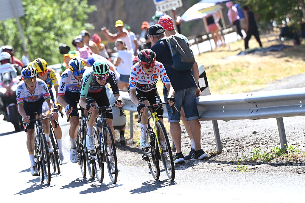 Vingegaard lidera la persecución por delante de Seixas, Evenepoel, Lipowitz y Ayuso