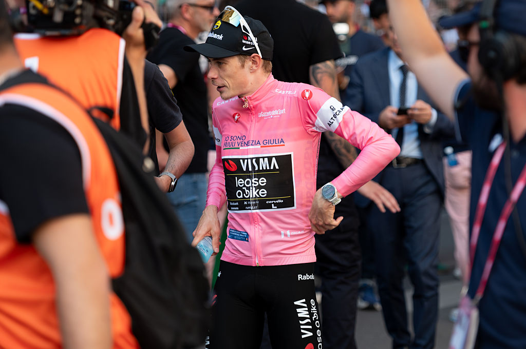 onás Vingegaard del equipo Visma | Lease a Bike compite durante la 15a etapa del Giro d'Italia 2026 en Milán, Italia, el 24 de mayo de 2026.