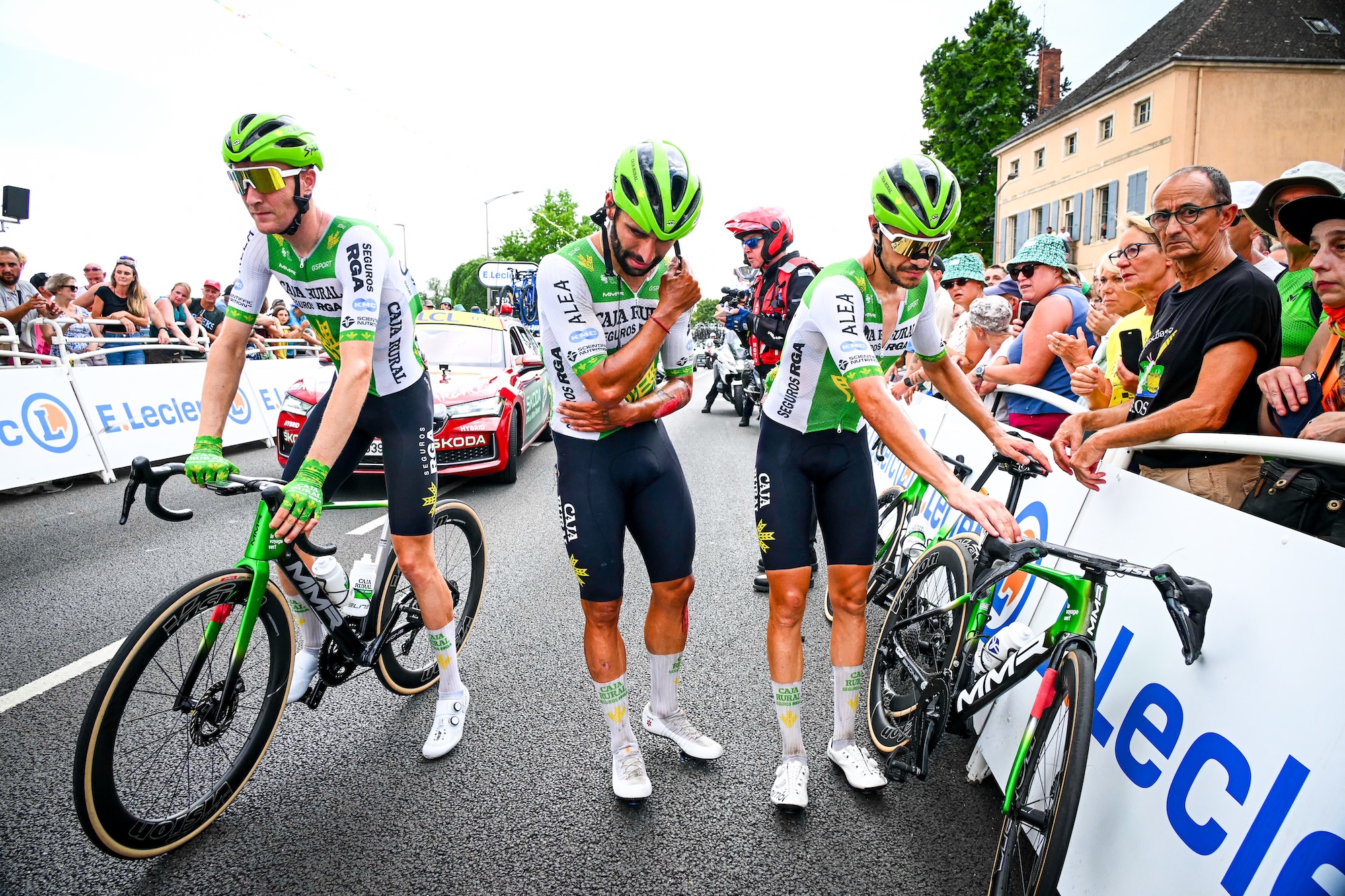 El colombiano Fernando Gaviria del Caja Rural se lesiona tras la etapa 12 del Tour de Francia 2026