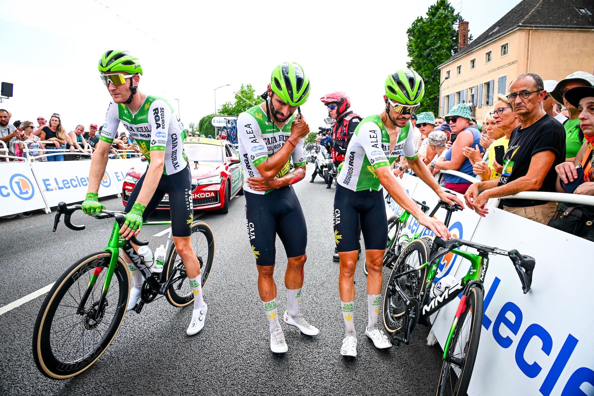 'Él era nuestra gran esperanza para la victoria' - El ex líder del Tour de Francia Fernando Gaviria se retira con una fractura de clavícula