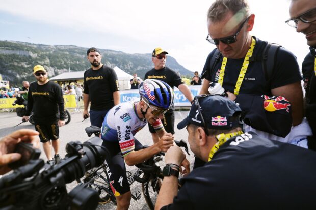 'Algo que podríamos y no debemos aceptar': el ganador de la etapa 15 del Tour de Francia, Remco Evenepoel, pide a la CPA que tome medidas sobre los controles antidopaje nocturnos