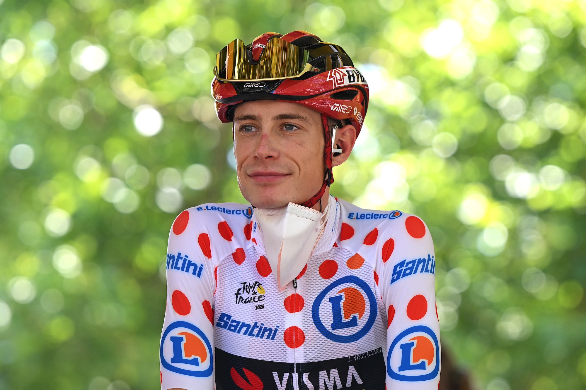 PERIGUEUX, FRANCIA - 11 DE JULIO: Jonas Vingegaard de Dinamarca y el equipo Visma | Alquile una bicicleta: Jersey de montaña con lunares antes del 113.º Tour de Francia 2026, etapa 8, una etapa de 180,4 km desde Perigueux a Bergerac / #UCIWT / el 11 de julio de 2026 en Perigueux, Francia. (Foto de Dario Belingheri/Getty Images)