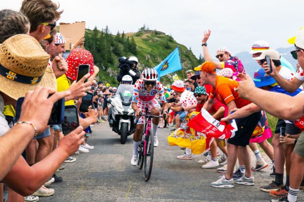 El premio a la súper combatividad del Tour de Francia es para Richard Carapaz después de iluminarse la semana pasada con ataques, EF Education-EasyPost lo hace por tercera vez consecutivo