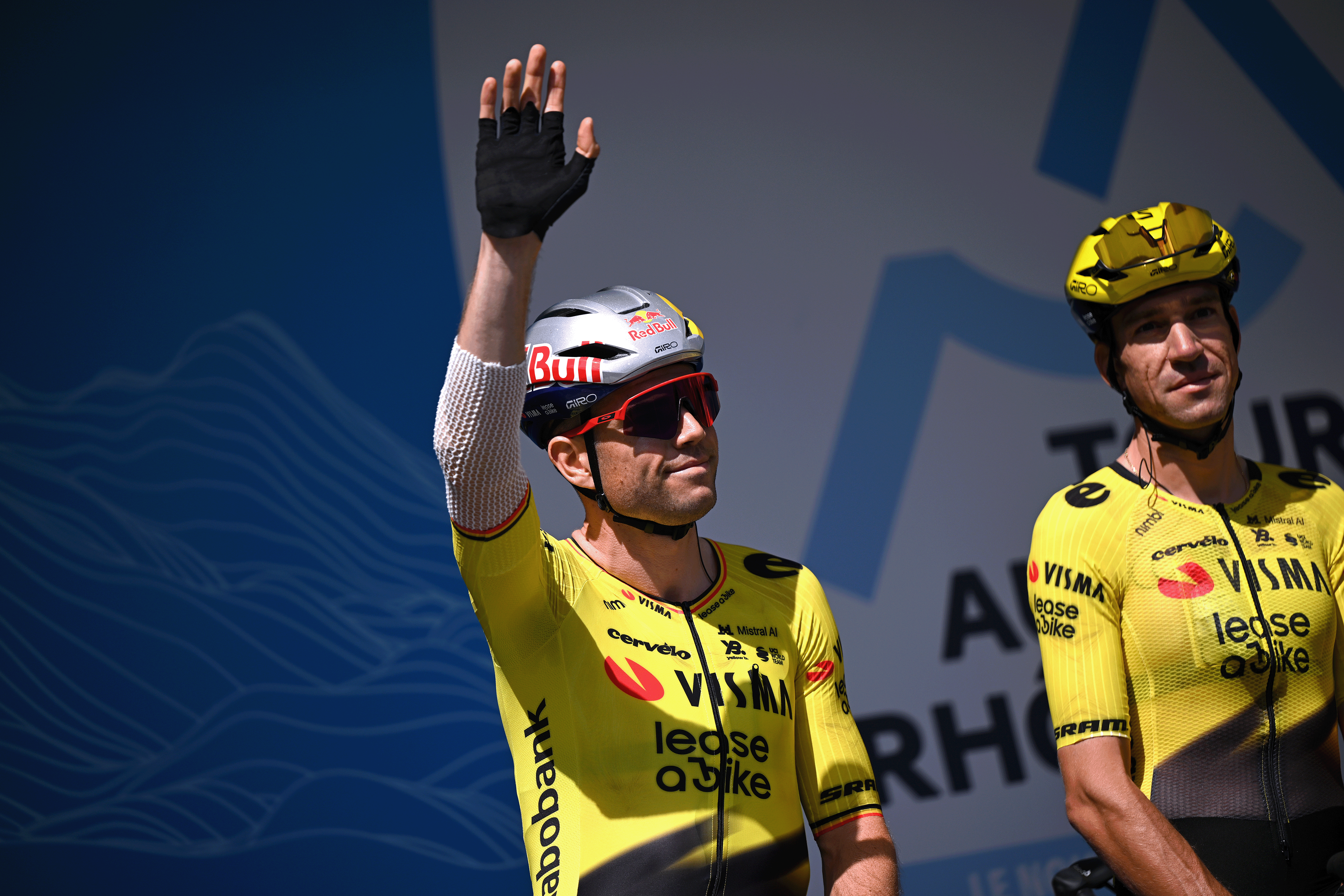 VIZILLE, FRANCIA - 7 DE JUNIO: Wout van Aert de Bélgica y el equipo Visma | Alquile una bicicleta antes del 78.º Tour Auvergne-Rhone-Alpes 2026, Etapa 1, una etapa de 146,2 km desde Vizille a Saint-Ismier / #UCIWT / el 7 de junio de 2026 en Vizille, Francia. (Foto de Dario Belingheri/Getty Images)