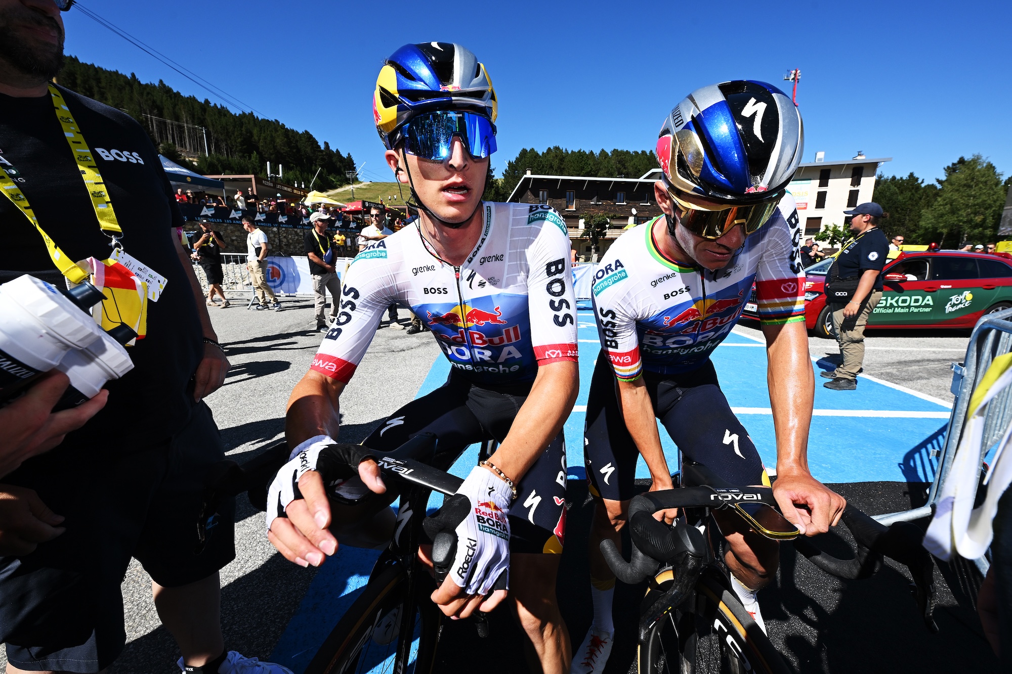 Florian Lipowitz de Alemania y Remco Evenepoel de Red Bull - BORA - hansgrohe reaccionan tras la etapa 3