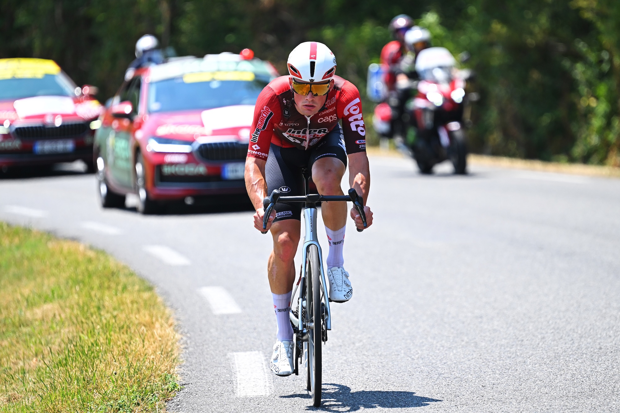 LANNEMEZAN, FRANCIA - 8 DE JULIO: Baptiste Veistroffer de Francia y el equipo Lotto Intermarche atacan durante el 113.o Tour de Francia 2026, etapa 5, una etapa de 158,3 km desde Lannemezan a Pau / #UCIWT / el 8 de julio de 2026 en Lannemezan, Francia. (Foto de Tim de Waele/Getty Images)