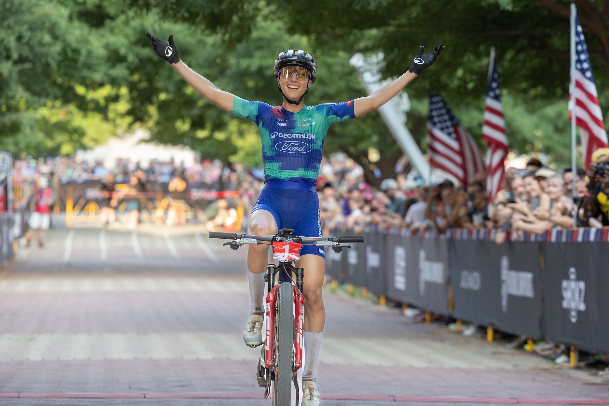 Savilia Blunk gana el XCC femenino de élite en Roanoke, Virginia, en los Nacionales de Ciclismo de Montaña de Resistencia de Ciclismo de EE. UU.