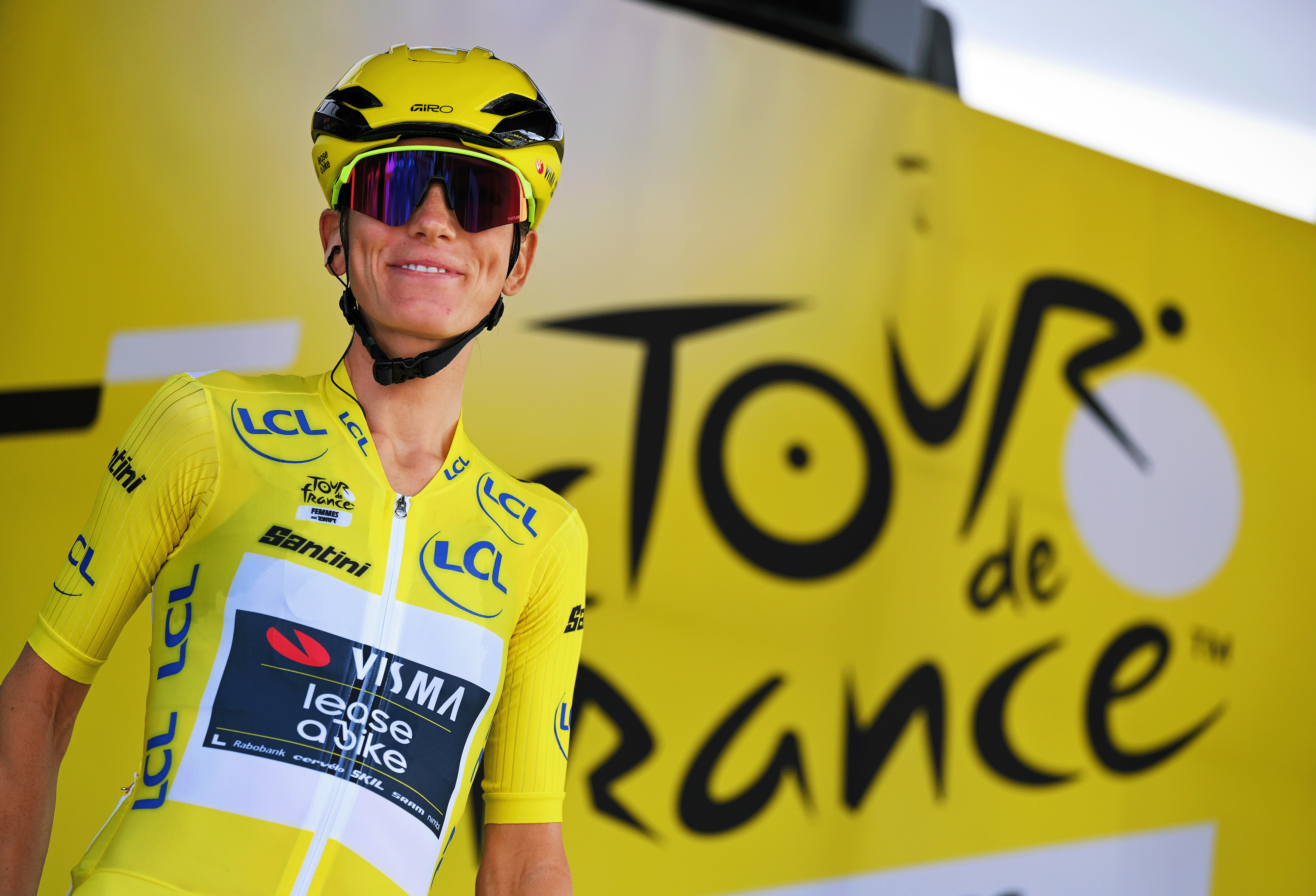 Pauline Ferrand-Prevot de Francia y el equipo Visma | Alquile una bicicleta: camiseta amarilla de líder antes del 4to Tour de Francia Femmes 2025, etapa 9, una etapa de 124,1 km desde Praz-sur-Arly hasta Chatel Les Portes du Soleilon 1298m / #UCIWWT / 03 de agosto de 2025 en Praz-sur-Arly, Francia. (Foto de Tim de Waele/Getty Images)