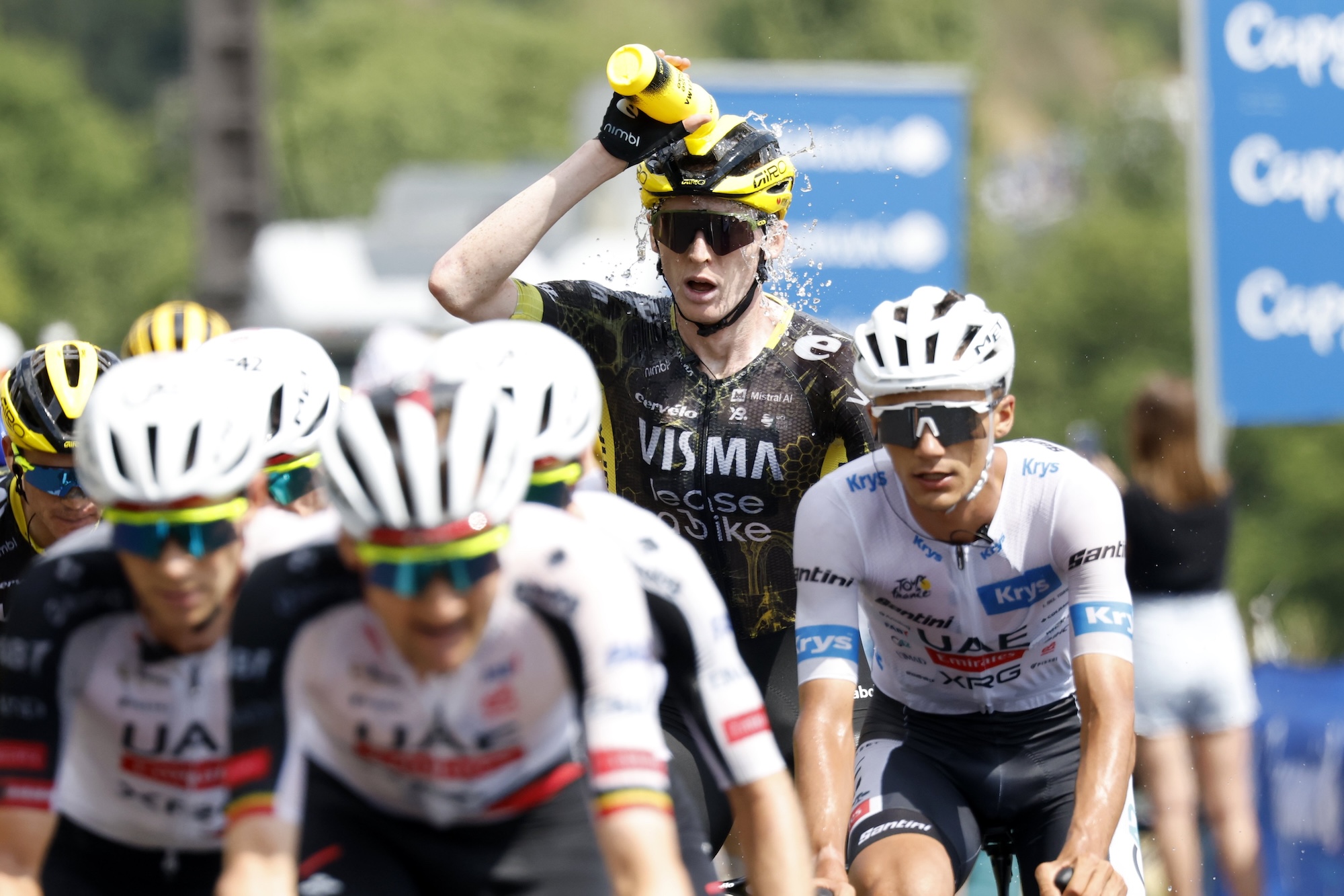 Foto de YOAN VALAT/EPA/Shutterstock: el ciclista estadounidense Matteo Jorgenson del equipo Visma | Lease a Bike se enfría durante la Etapa 10