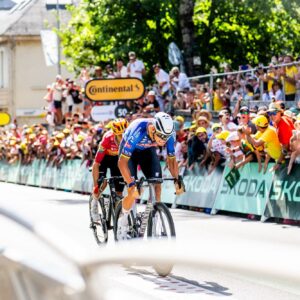 Ocho heridos al estrellarse un coche de prensa contra una barrera a 500 metros del final de la etapa del Tour de Francia en Corrèze