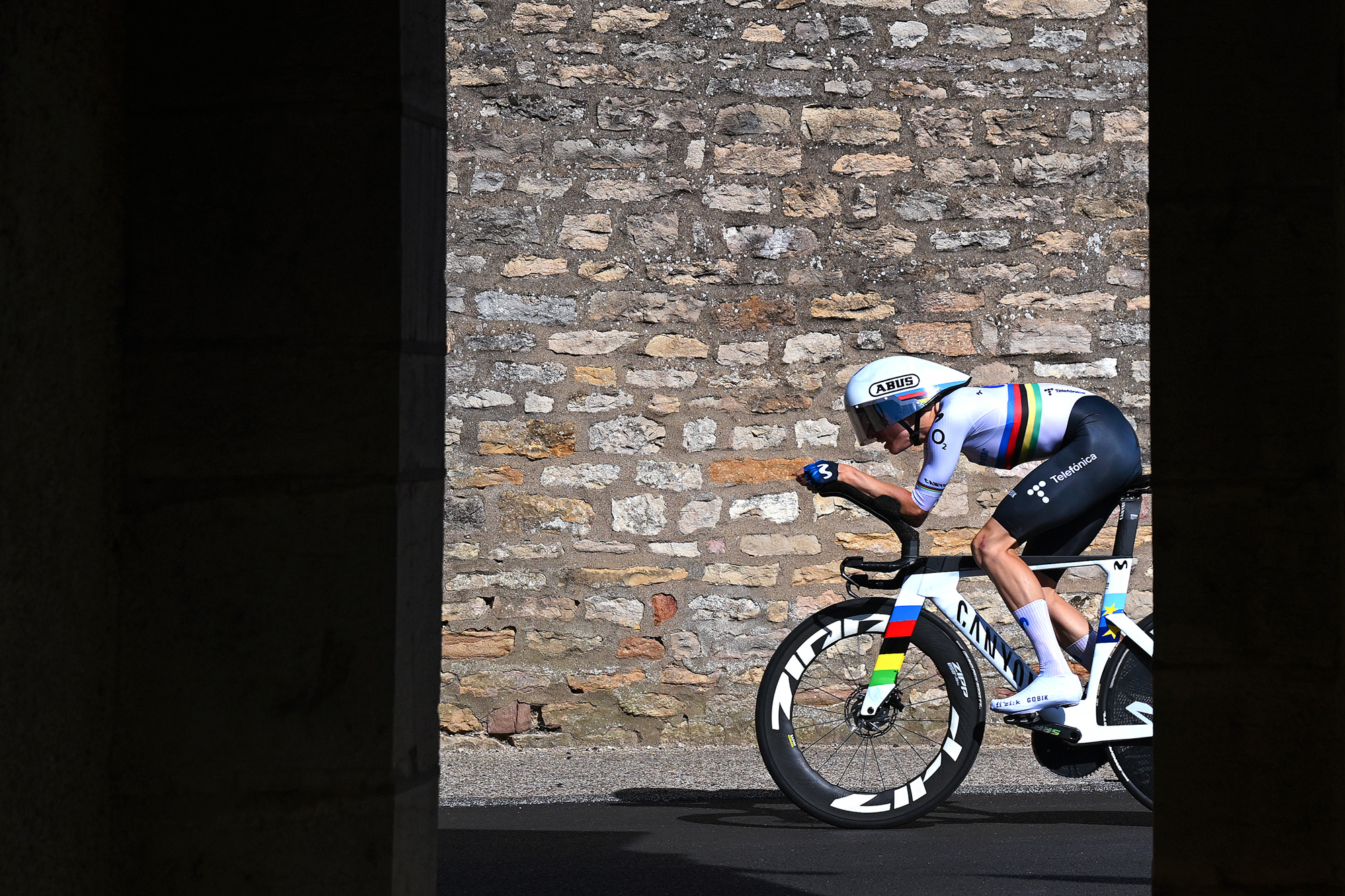 DIJON, FRANCIA - 4 DE AGOSTO: Marlen Reusser de Suiza y Team Movistar compite durante el 5to Tour de Francia Femmes 2026, Etapa 4, una etapa de contrarreloj individual de 21 km desde Gevrey-Chambertin a Dijon / #UCIWWT / el 4 de agosto de 2026 en Dijon, Francia. (Foto de Tim de Waele/Getty Images)