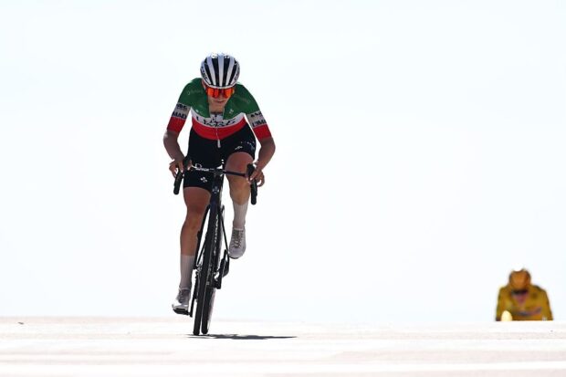 "Hice una carrera decente, no me puedo quejar": Elisa Longo Borghini subraya la colaboración del equipo después de superar a la líder de la carrera del Tour de Francia Femmes, Marlen Reusser, por el tercer puesto en Ventoux.