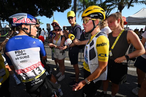 'Les perdí todo el respeto': Kasia Niewiadoma-Phinney acusa a la compañera de equipo de Demi Vollering, Célia Gery, de falta de 'juego limpio' después de la octava etapa del Tour de Francia Femmes