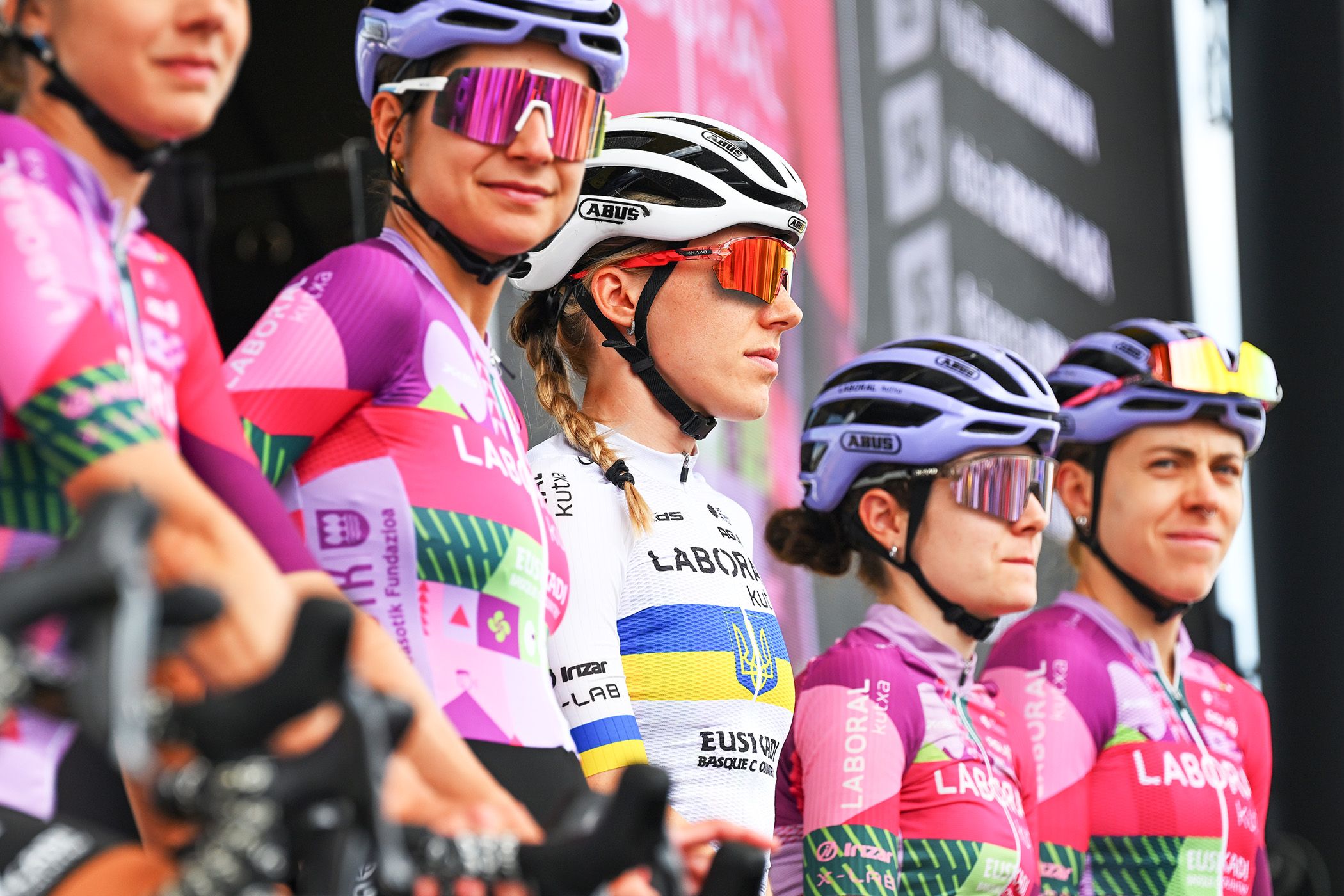 'Los aficionados ven mi país y recuerdan lo que está sucediendo': Yuliia Biriukova enarbola la bandera de Ucrania en el Tour de Francia Femmes