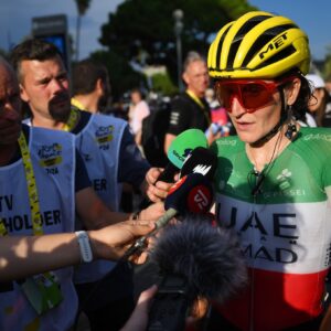 'Sólo quiero dormir una semana': Elisa Longo Borghini consigue el podio del Tour de Francia Femmes en la última etapa