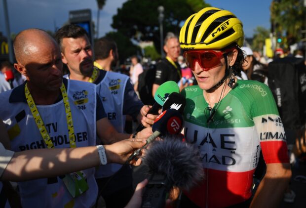 'Sólo quiero dormir una semana': Elisa Longo Borghini consigue el podio del Tour de Francia Femmes en la última etapa