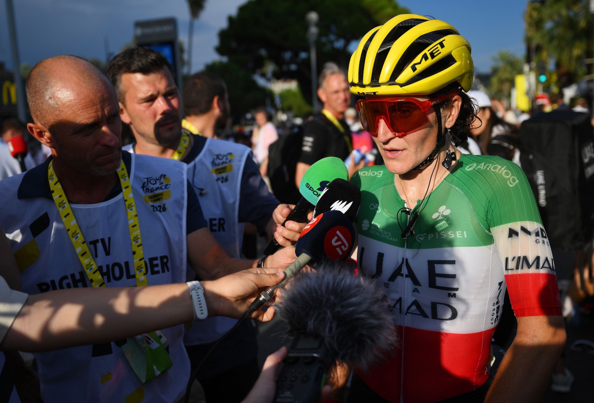 'Sólo quiero dormir una semana': Elisa Longo Borghini consigue el podio del Tour de Francia Femmes en la última etapa