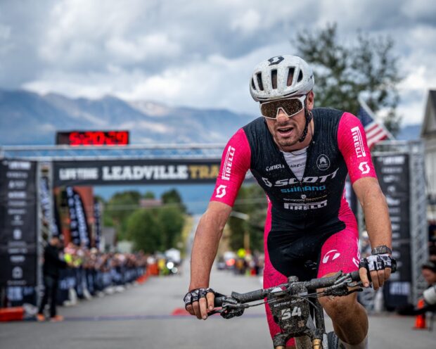 'Finalmente todo salió según lo planeado': Matthew Wilson de Nueva Zelanda supera finales frustrados para conseguir el primer podio del Life Time Grand Prix en Leadville