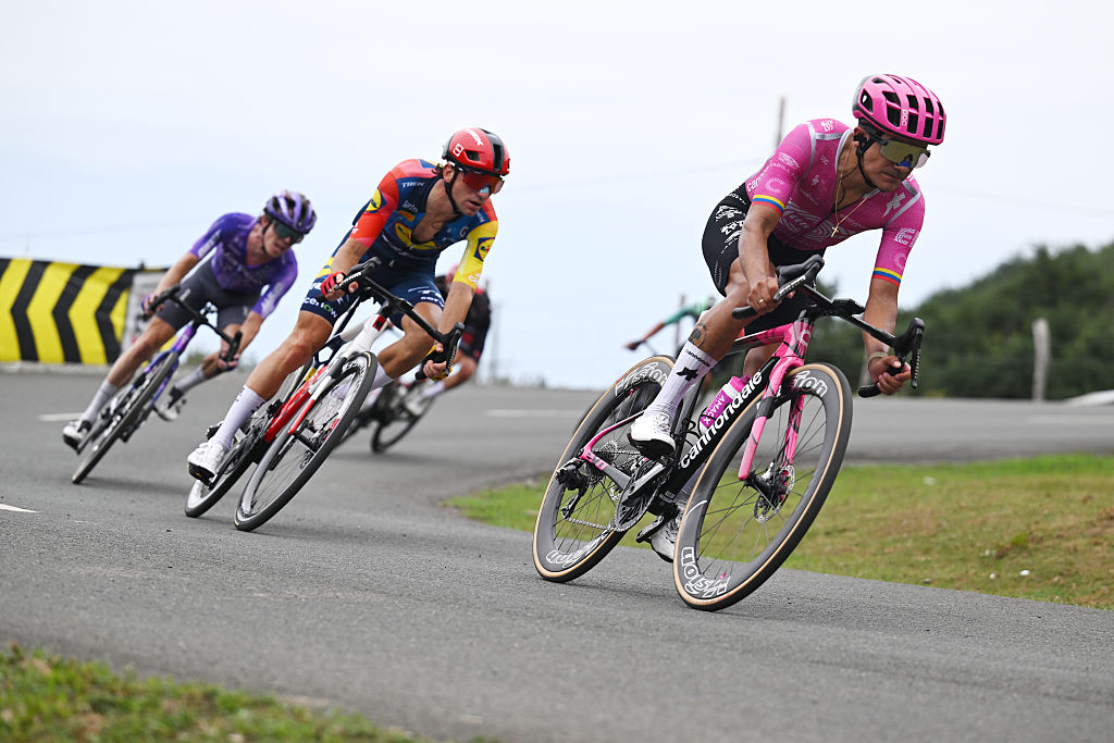 Richard Carapaz (EF Education - EasyPost) durante el Donostia San Sebastian Klasikoa 2026 en San Sebastián, España. (Foto de Antonio Baixauli/Getty Images)