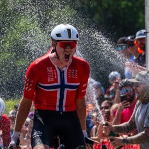 Lauf Gravel Worlds: Geerike Schreurs vence a Rosa Klöser en la foto final mientras Torbjørn Røed gana el sprint de tres vías después de que las tormentas provocaran un reajuste del recorrido