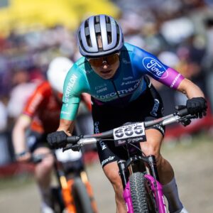 Un regreso luchador para Sammie Maxwell en la ronda de las Mountain Bike World Series en Les Gets
