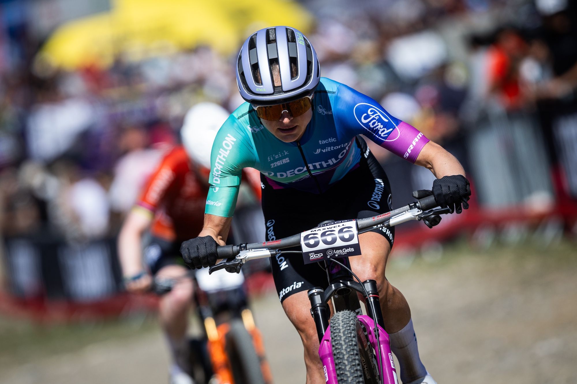 Un regreso luchador para Sammie Maxwell en la ronda de las Mountain Bike World Series en Les Gets