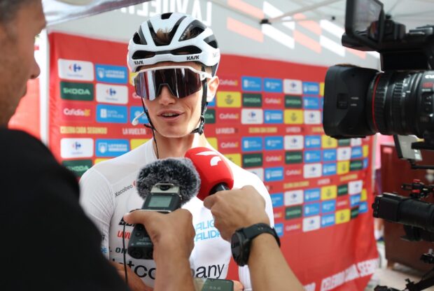 'Creo que todavía estoy en buena forma': Oscar Onley supera el virus estomacal en la Vuelta a España mientras toma forma el primer Gran Tour con Netcompany Ineos