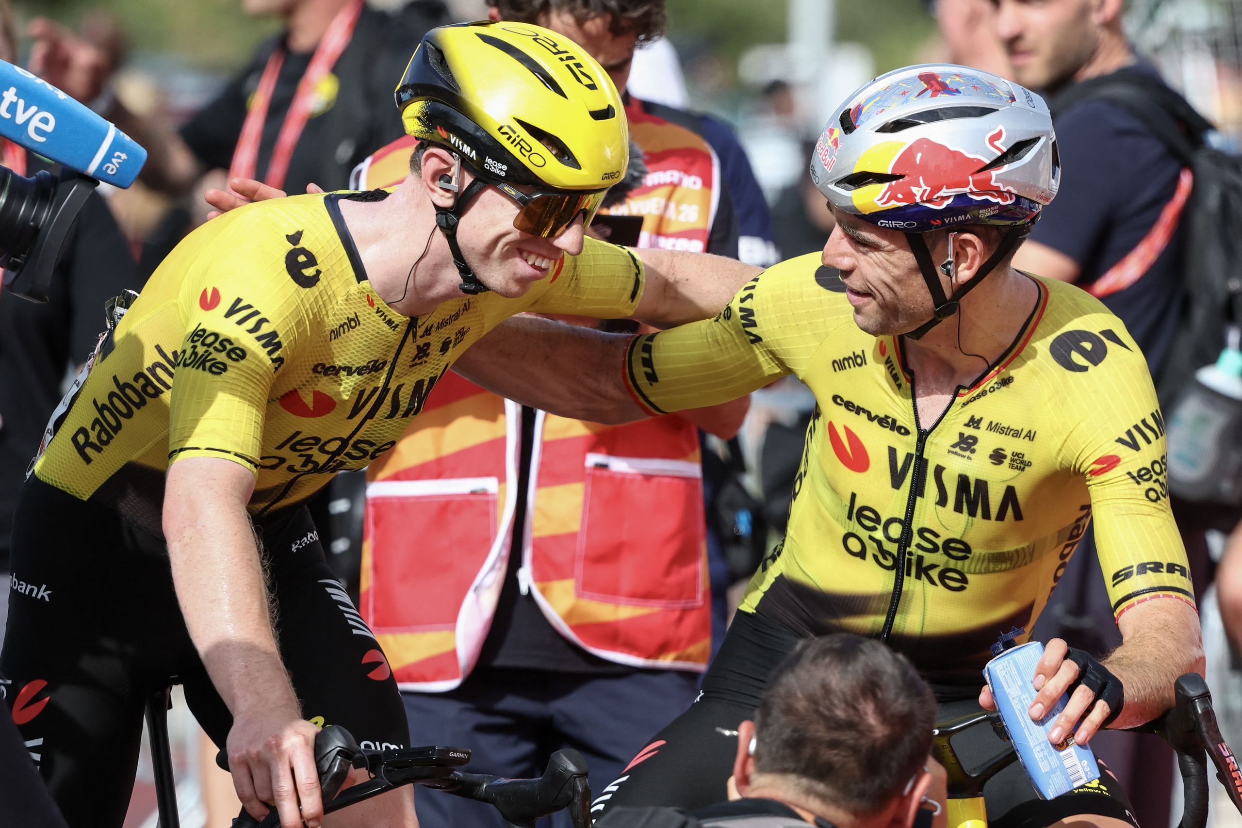 'No soy como Pogačar': Wout van Aert está contento con su rol de apoyo en la Vuelta a España pero quiere recuperar sus gafas de sol