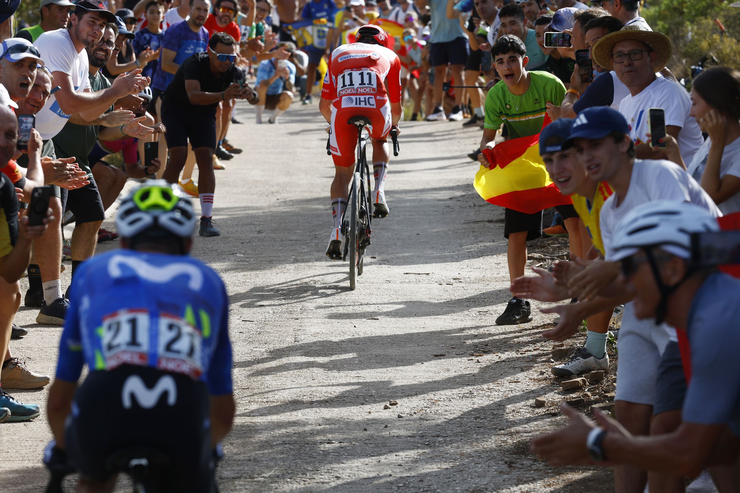 "Pensé: ¿qué está pasando? ¿Es un espectador?" - Tadej Pogačar sorprendido por Enric Mas en la subida de tierra de la Vuelta a España