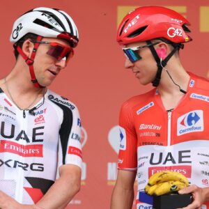 "Me gustaría que fuera un día de descanso": el compañero de Tadej Pogačar sigue luchando contra una costilla rota en la Vuelta a España