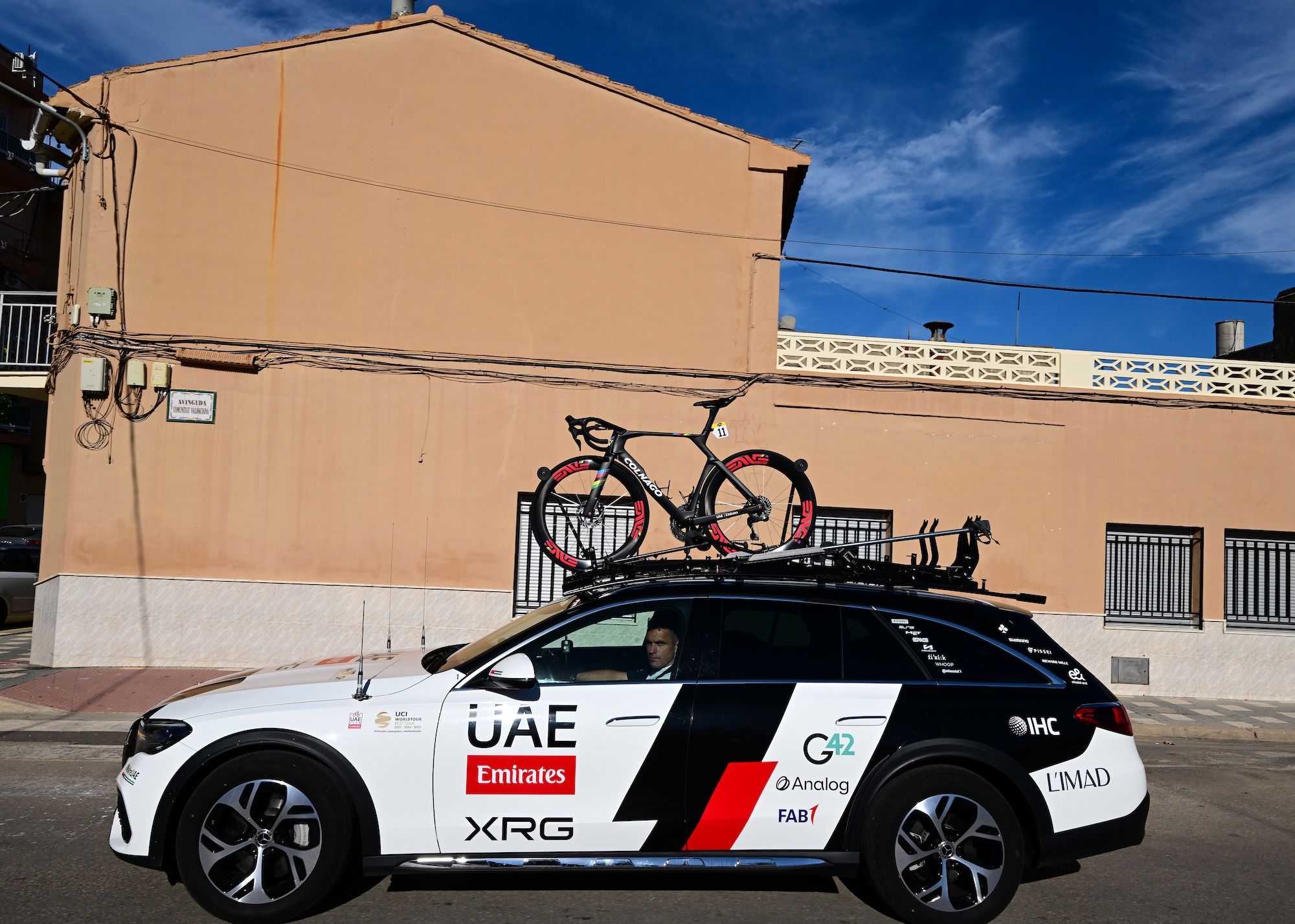 El UAE Team Emirates-XRG DS fue multado por alimentación irregular en la etapa 9