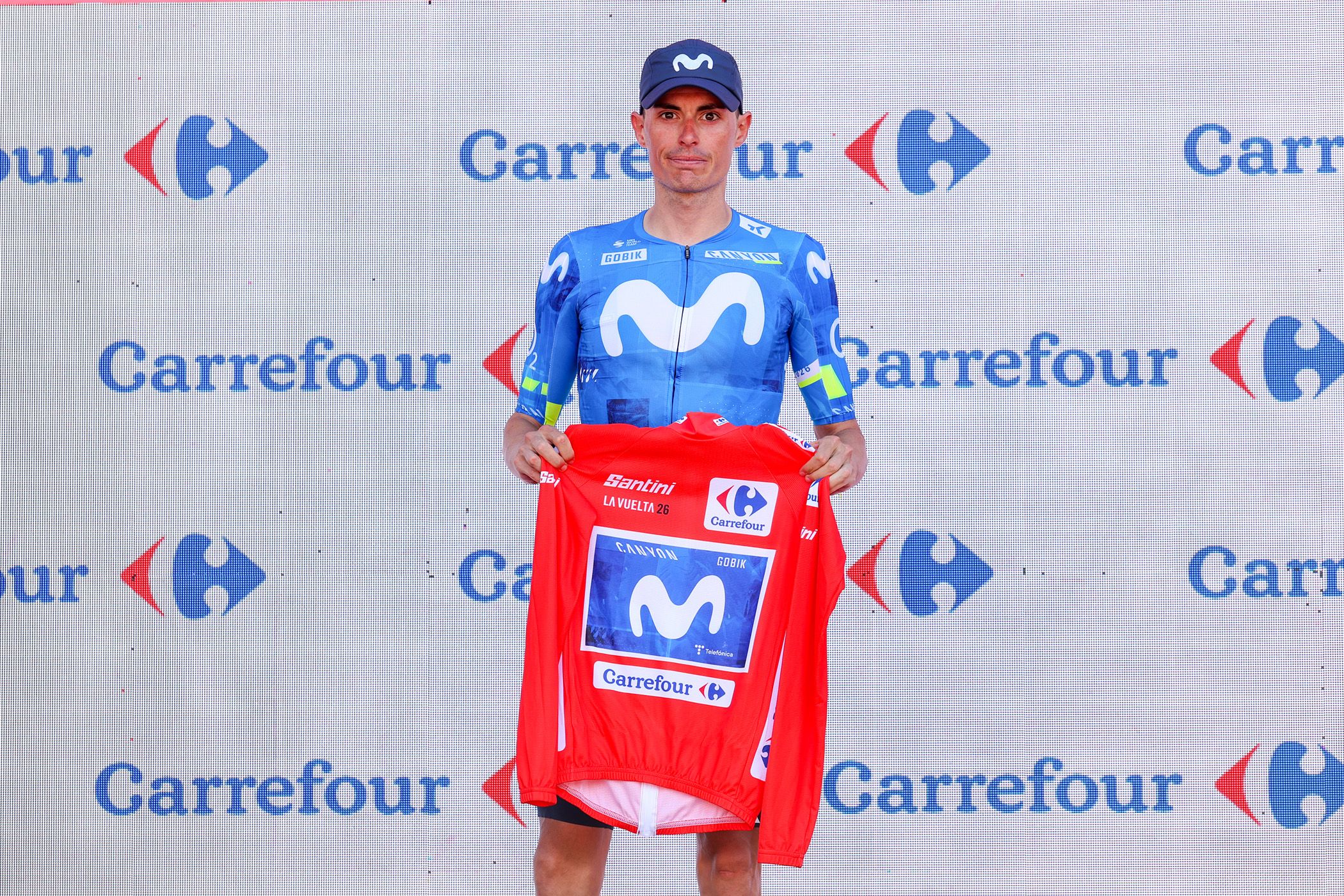 'Creo que es algo para mostrarle respeto': el nuevo líder de la Vuelta a España, Enric Mas, se niega a usar el maillot rojo en el podio de la etapa 8 tras el abandono de Tadej Pogačar