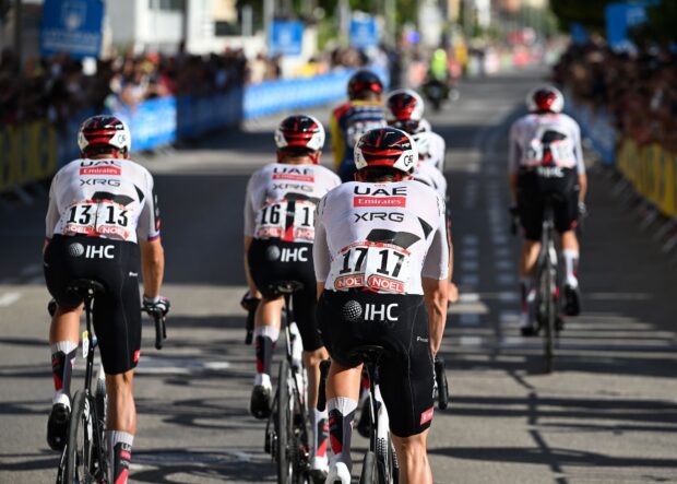 'Es una forma triste de terminar': la salida de Tadej Pogačar genera una ola de simpatía y arrepentimiento en el pelotón de la Vuelta a España