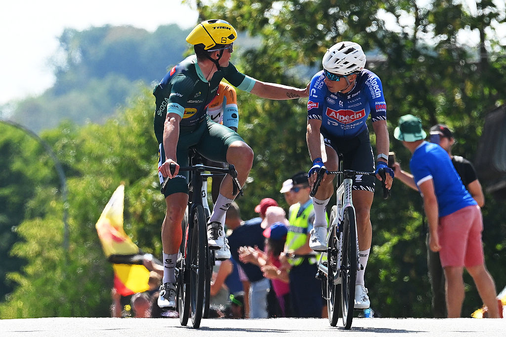   Mads Pedersen del Team Lidl - Trek y Jasper Philipsen del Team Alpecin-Premier Tech reaccionan tras el sprint intermedio durante el 113º Tour de Francia 2026, Etapa 13 
