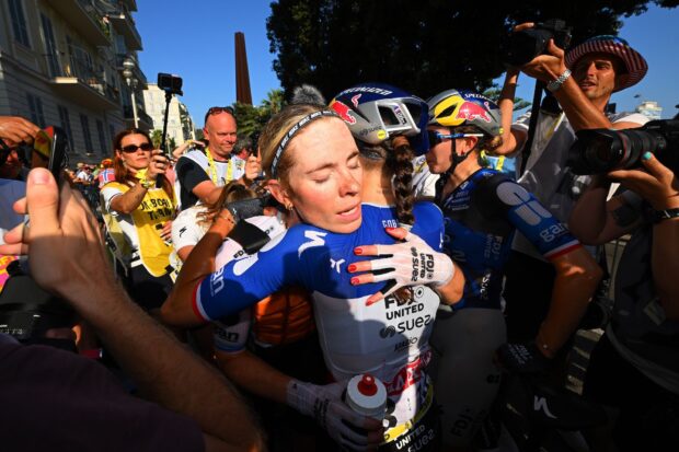'Kasia sabe en el fondo de su corazón que ese tipo de cosas simplemente suceden' – Demi Vollering defiende a Célia Gery tras las quejas de Niewiadoma-Phinney