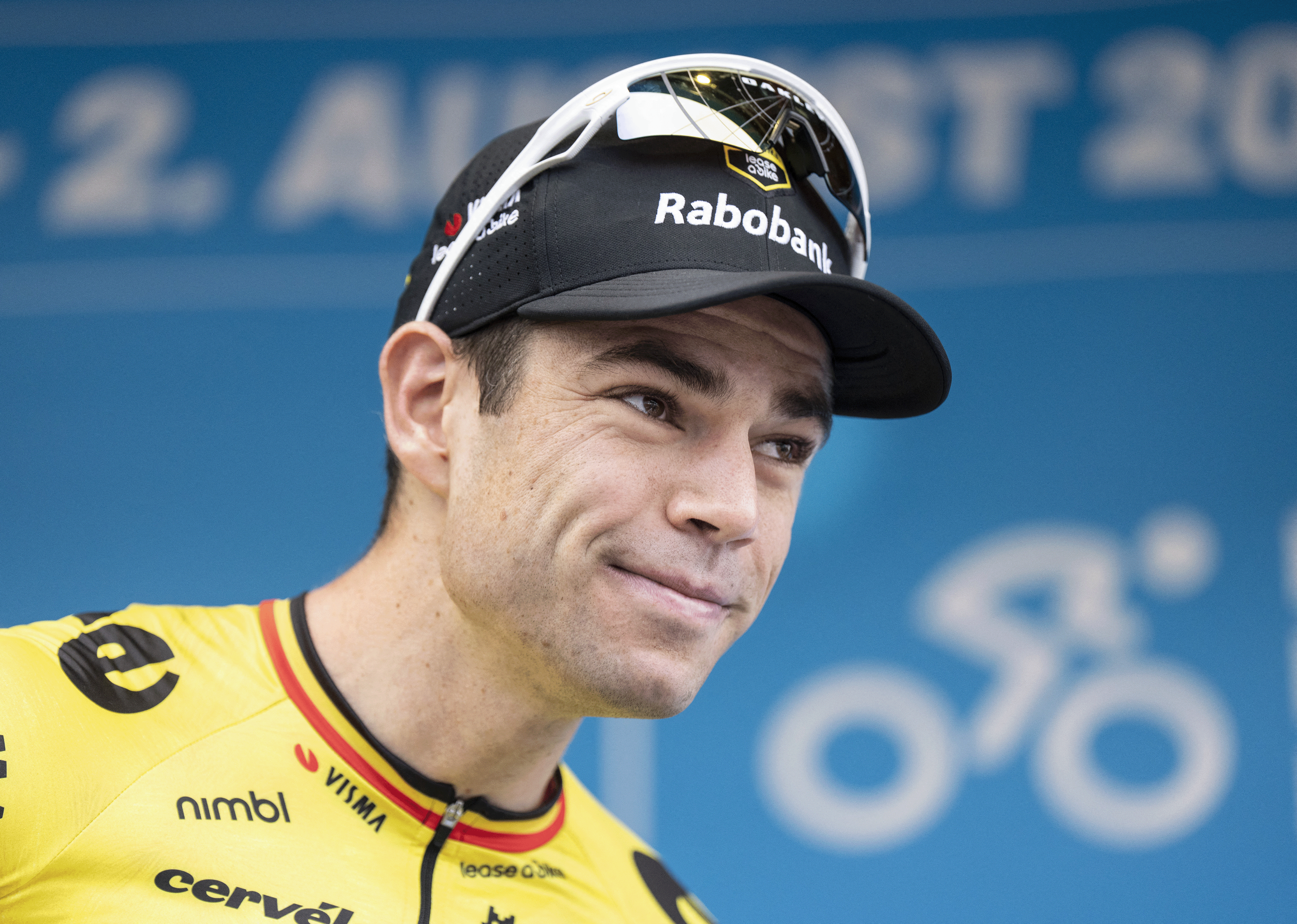 El ciclista belga de VismaLease a Bike, Wout Van Aert, celebra su victoria en el podio después de la tercera etapa del PostNord Denmark Tour el 31 de julio de 2026 en Fredericia, Dinamarca. (Foto de Henning Bagger/Ritzau Scanpix/AFP vía Getty Images)
