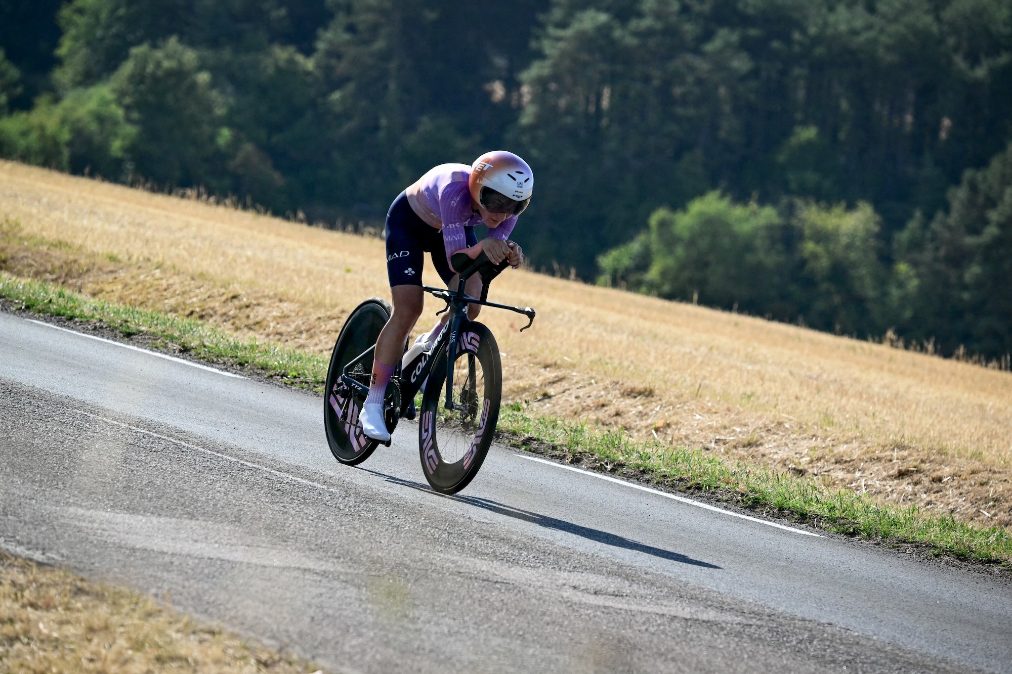 Elisa Longo Borghini corre en la contrarreloj de la cuarta etapa del Tour de Francia Femmes