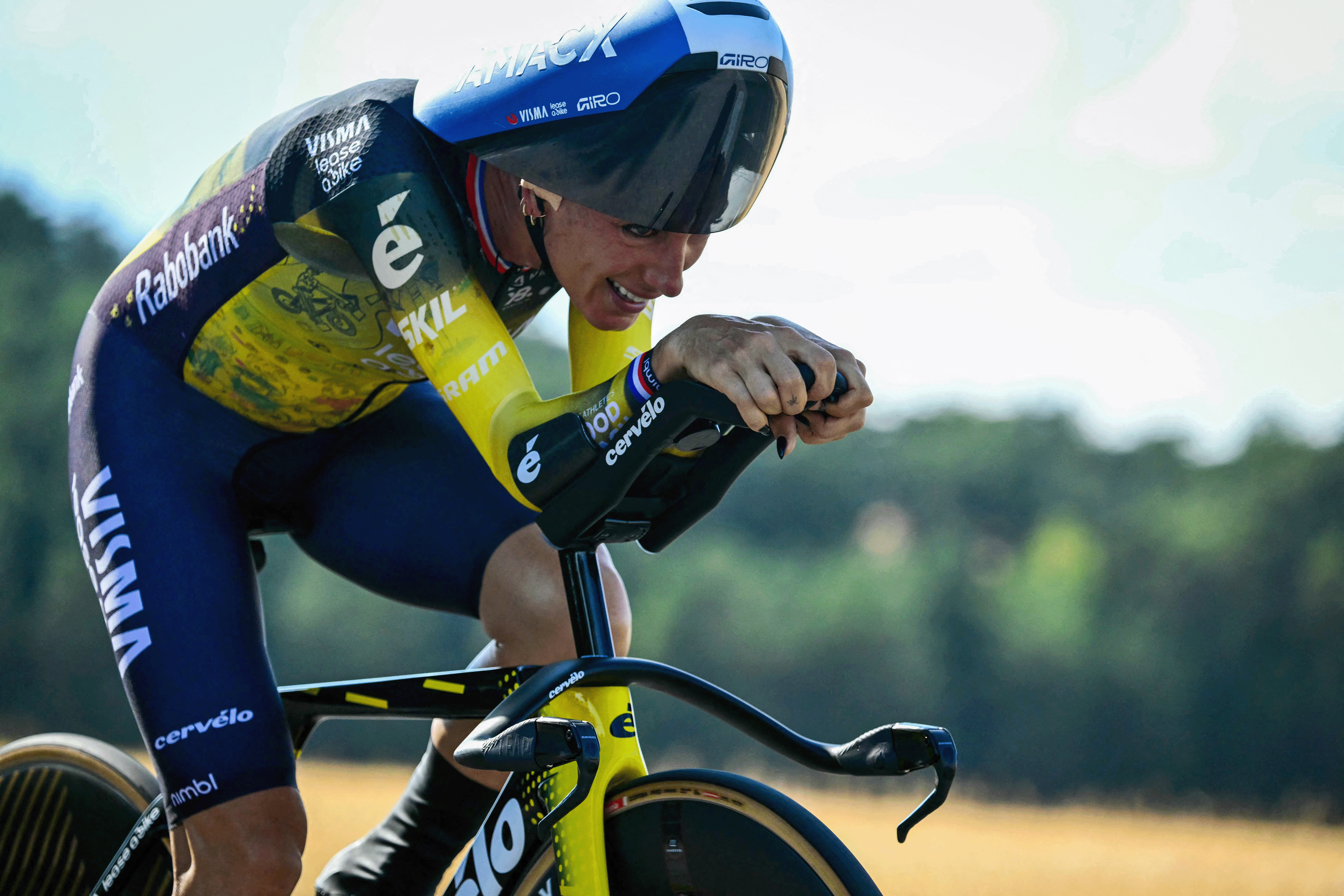 La campeona defensora Pauline Ferrand-Prévot durante la contrarreloj individual en el Tour de Francia Femenino 2026