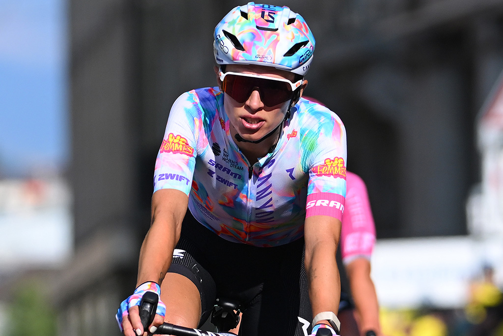 Kasia Niewiadoma-Phinney (Canyon-SRAM) cruza la línea de meta durante el quinto Tour de Francia Femmes 2026, etapa 1 (Foto de Tim de Waele/Getty Images) Imagen recortada antes de usarla.
