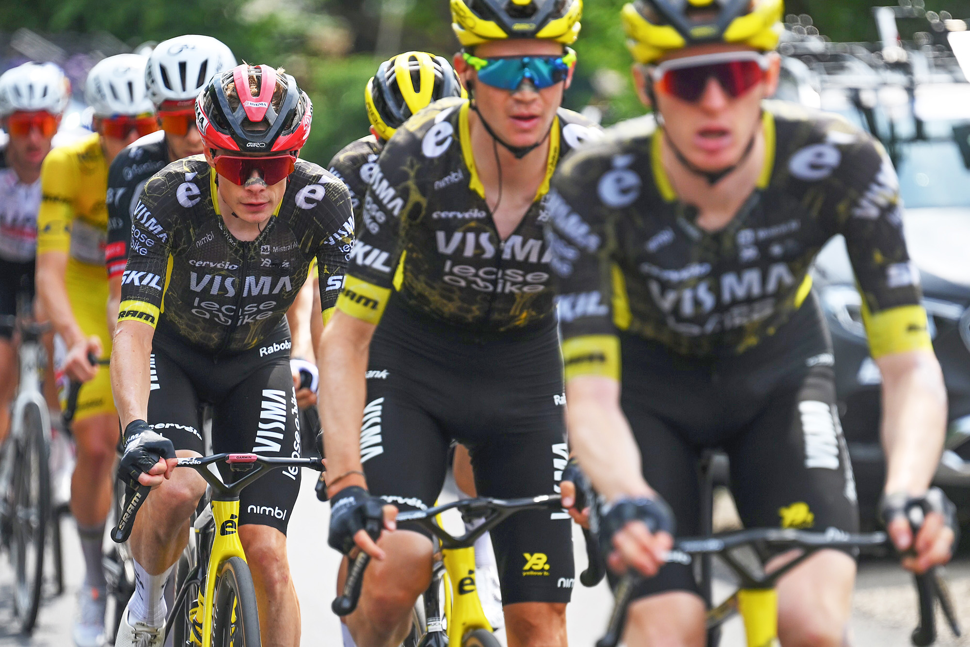 PLATEAU DE SOLAISON, FRANCIA - 19 DE JULIO: Jonas Vingegaard de Dinamarca y el equipo Visma | Lease a Bike compite antes de verse involucrado en un accidente durante el 113° Tour de Francia 2026, Etapa 15, una etapa de 183,9 km y 155,3 km desde Champagnole hasta Plateau de Solaison 1501 m / #UCIWT / el 19 de julio de 2026 en Plateau de Solaison, Francia. (Foto de Tim de Waele/Getty Images)