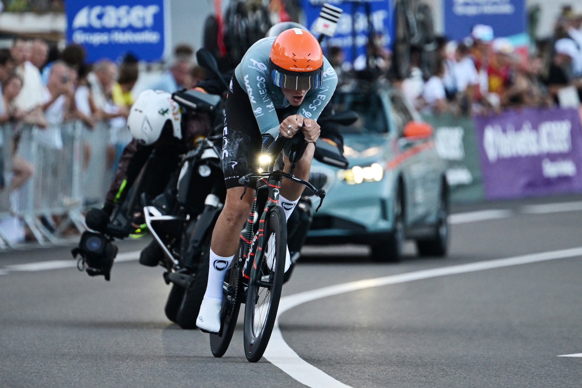Equipo Netcompany Ineos' El ciclista galés Joshua Tarling compite durante la primera etapa de la Vuelta a España 2026
