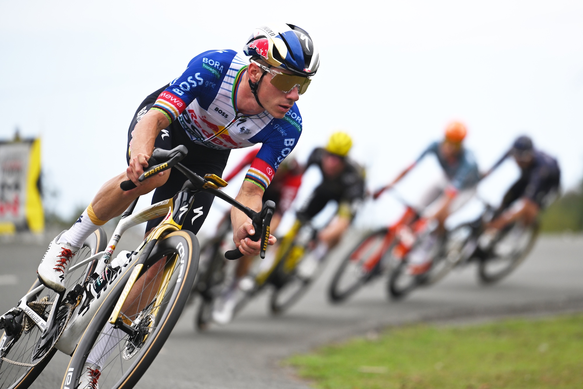 SAN SEBASTIÁN, ESPAÑA - 1 DE AGOSTO: Remco Evenepoel de Bélgica y el equipo Red Bull - BORA - hansgrohe compite durante la 45ª Donostia San Sebastian Klasikoa 2026, una carrera de un día de 221,1 km de San Sebastián a San Sebastián / #UCIWT / el 1 de agosto de 2026 en San Sebastián, España. (Foto de Antonio Baixauli/Getty Images)