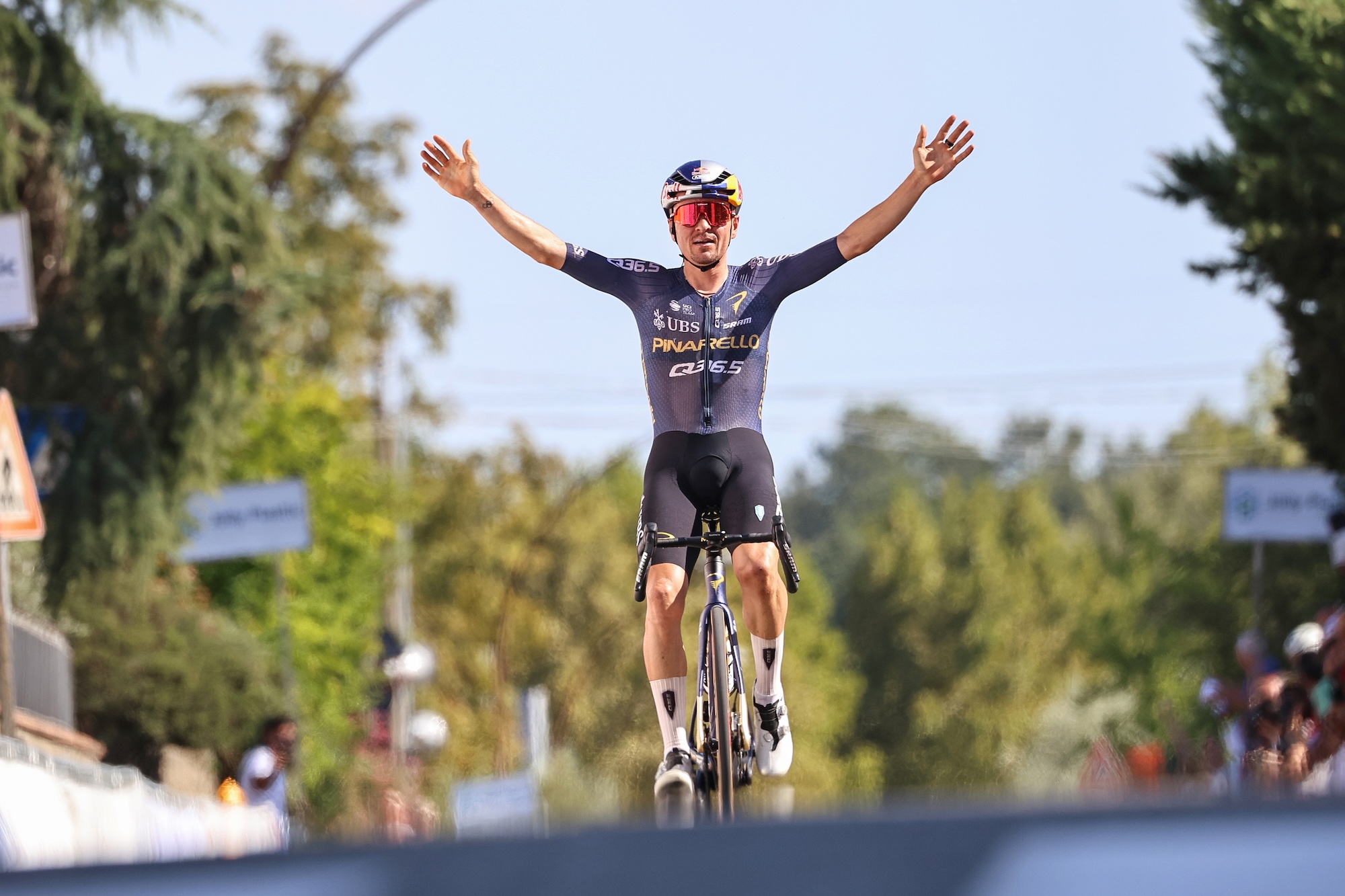 Thomas Pidcock de Gran Bretaña, del Pinarello - Q36.5 Pro Cycling Team, compite en la 48ª edición del GP Industria & Artigianato en Larciano, Italia, el 6 de septiembre de 2026. (Foto de Paolo Giuliani/NurPhoto vía Getty Images)
