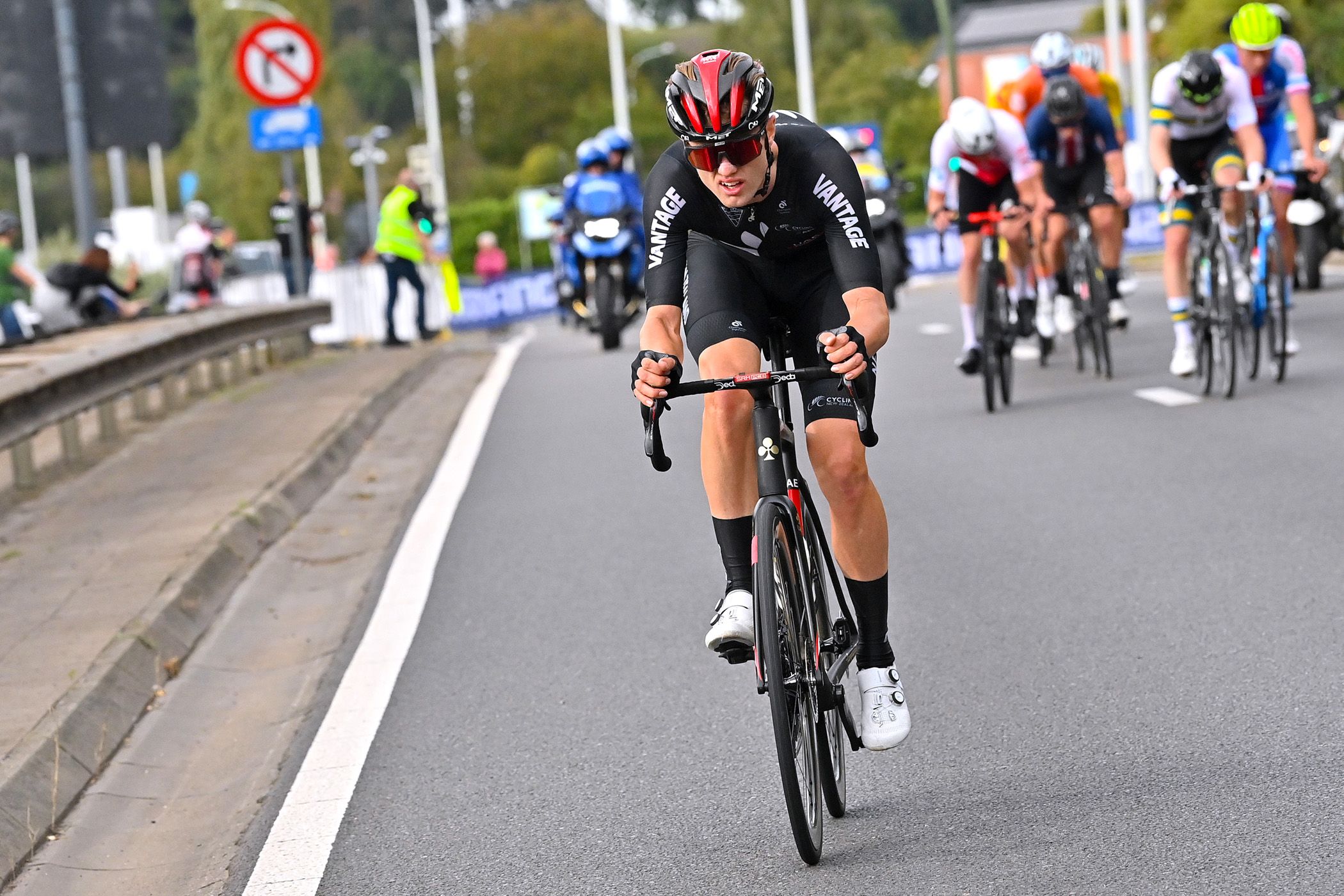 'Es una dinámica extraña': el finlandés Fisher-Black sostiene que la falta de financiación de Cycling New Zealand para los ciclistas en el Campeonato Mundial de Ruta puede cambiar el enfoque de la carrera