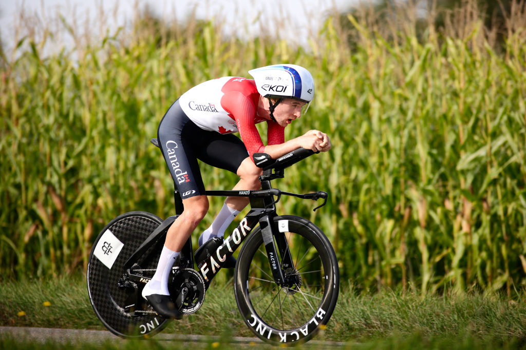 Derek Gee del equipo de Canadá durante la contrarreloj individual en el Campeonato Mundial UCI 2024 Zurich Zurich, Suiza. (Foto de Joan Cros - Corbis/Getty Images)