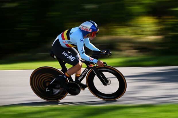 'He mejorado mucho en las curvas con una moto de contrarreloj': Remco Evenepoel presenta una nueva arma para dominar el rendimiento en el Campeonato del Mundo