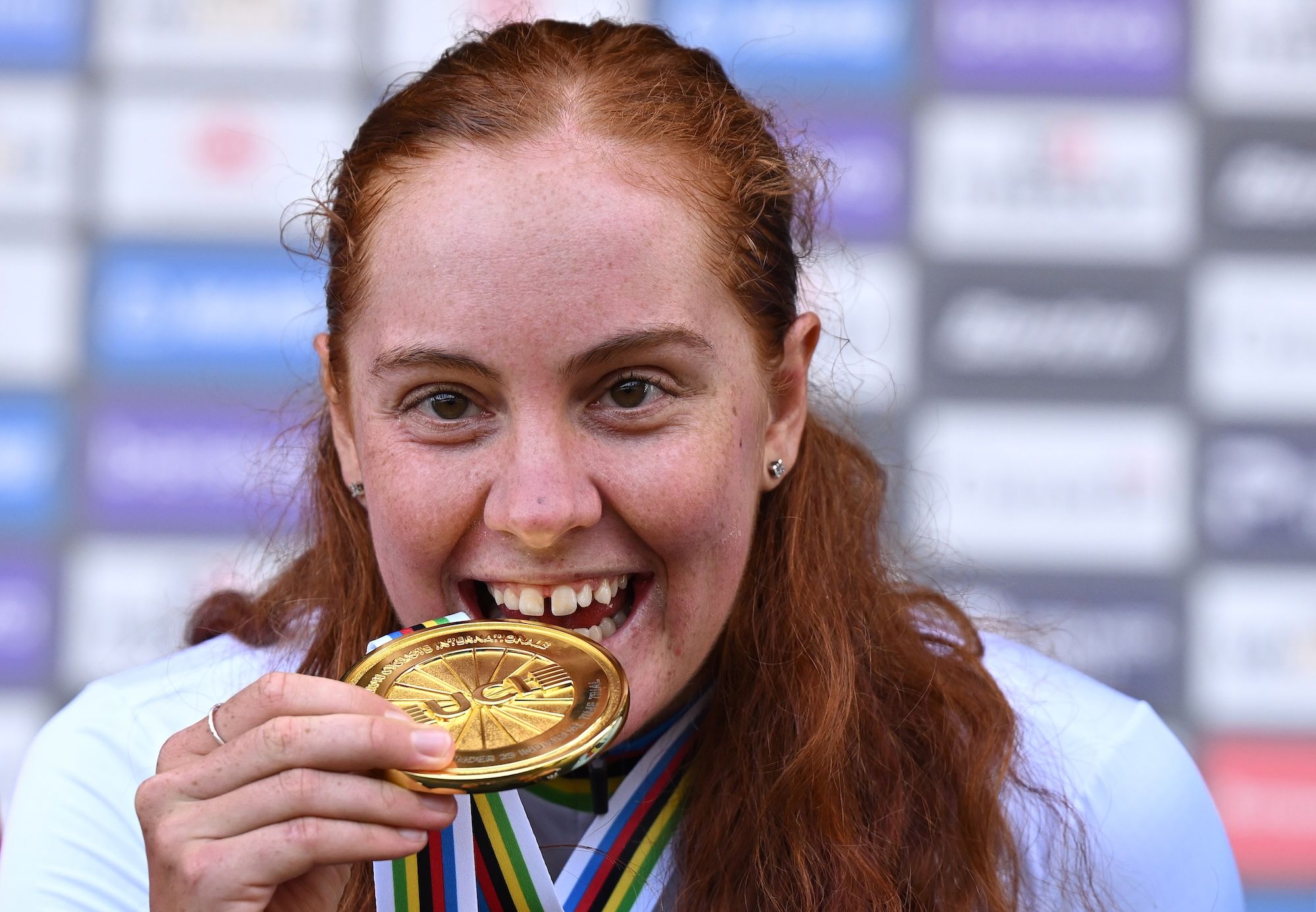 'Exploté espectacularmente' hasta 'soñar que había un arcoíris en la cima': Felicity Wilson-Haffenden invierte la suerte en la última subida contrarreloj de este año por el oro femenino sub-23 en el Mundial de Ruta