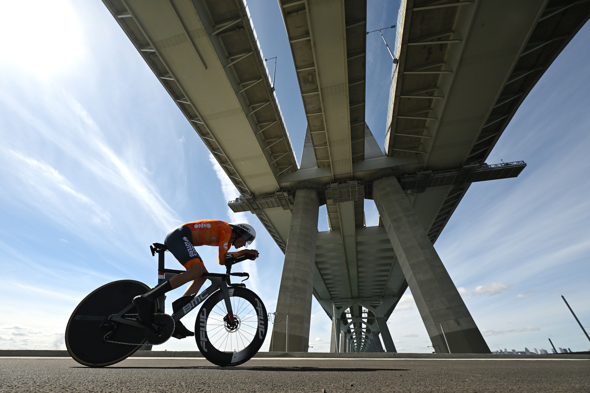 Ryan Gal y el equipo de Países Bajos compiten durante el 99º Campeonato Mundial de Ruta UCI Montreal 2026, hombres menores de 23 años, contrarreloj individual, una carrera de 31,3 km