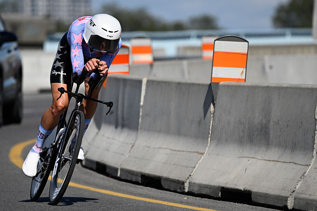 Brandon McNulty durante la contrarreloj individual masculina Elite en el Campeonato Mundial de Ruta UCI 2026 en Montreal. (Foto de Andrej Ivanov / AFP vía Getty Images)