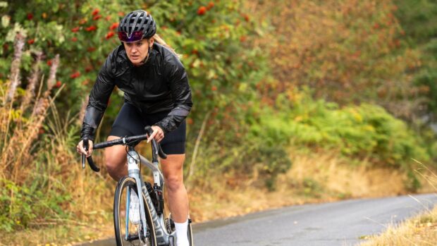 No lo llames Shakedry... pero sacúdelo para secarlo: la marca británica lanza Hydroshift impermeable sin tejido facial